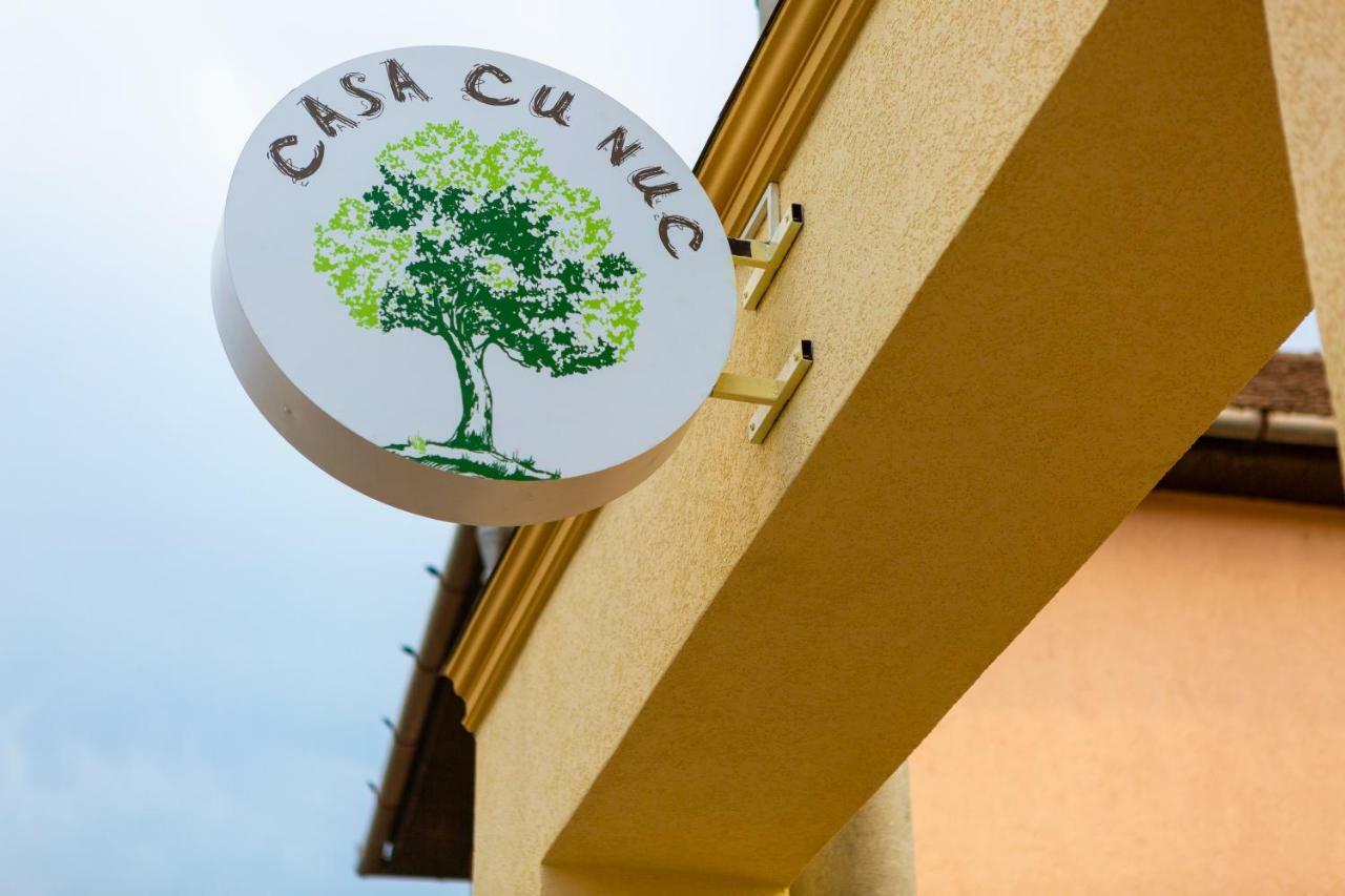 Casa Cu Nuc Hotel Alba Iulia Buitenkant foto