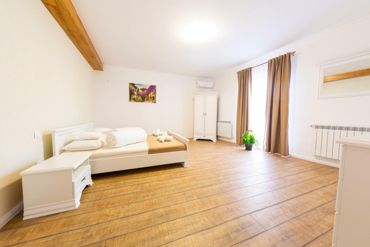 Casa Cu Nuc Hotel Alba Iulia Buitenkant foto