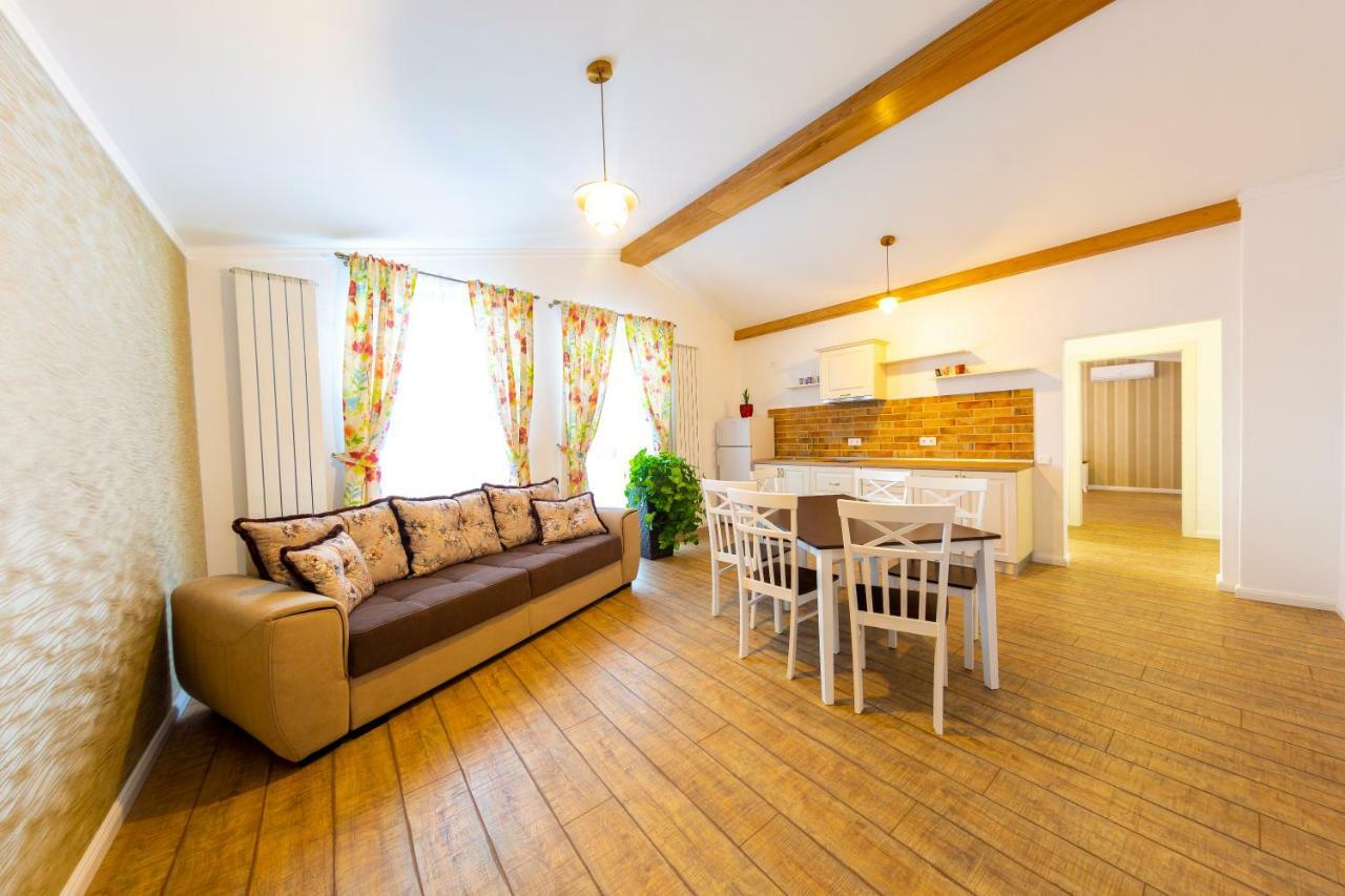 Casa Cu Nuc Hotel Alba Iulia Buitenkant foto