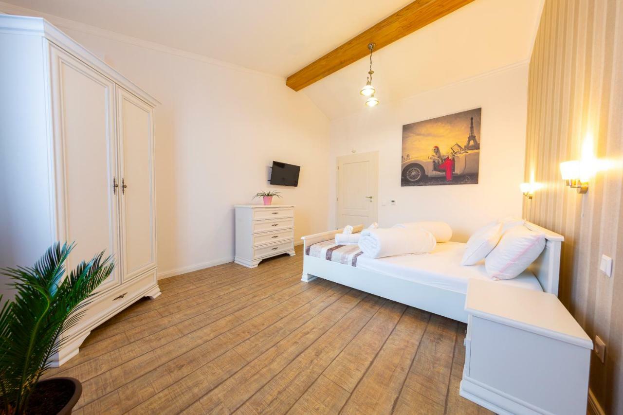 Casa Cu Nuc Hotel Alba Iulia Buitenkant foto