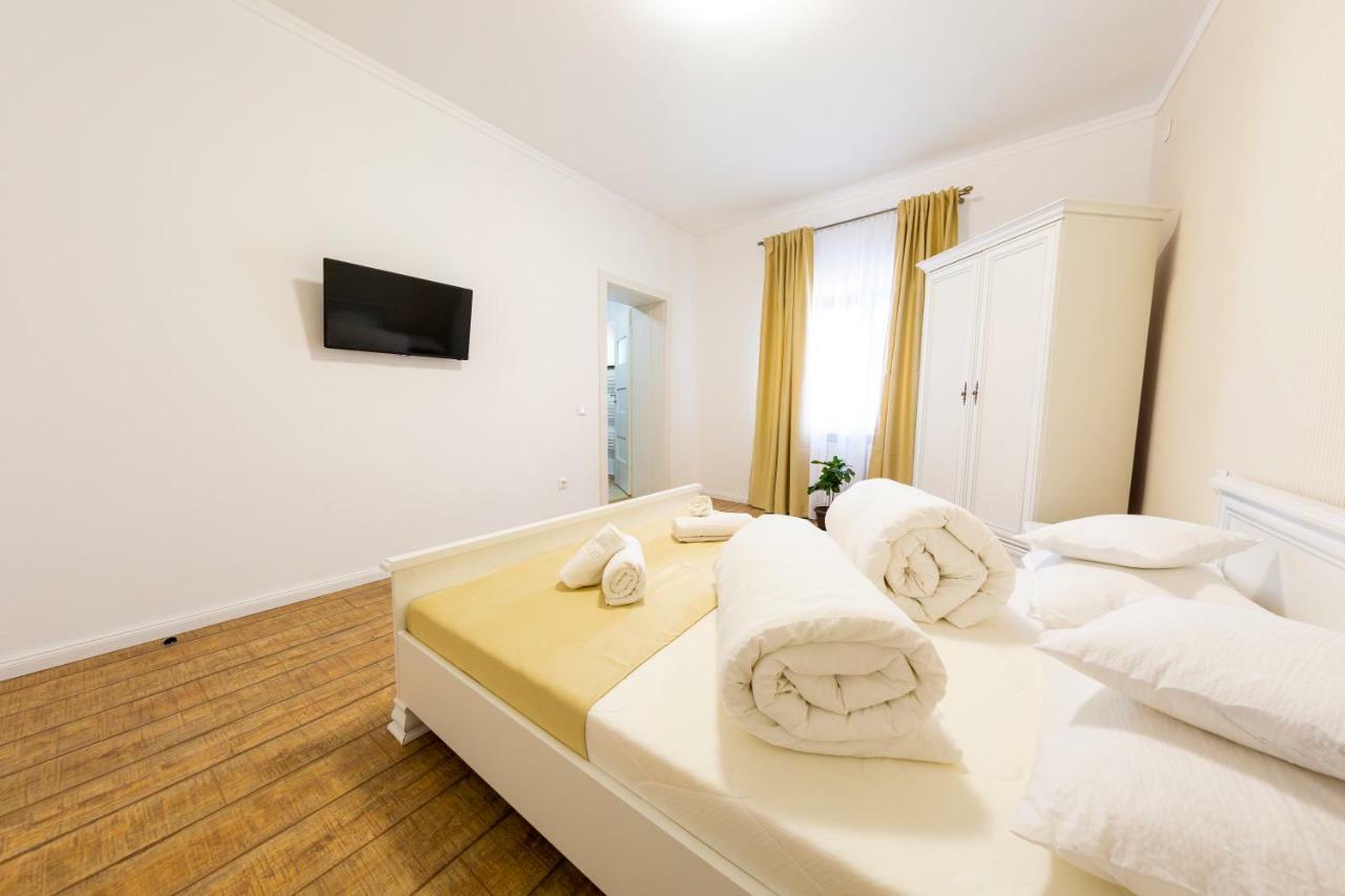 Casa Cu Nuc Hotel Alba Iulia Buitenkant foto