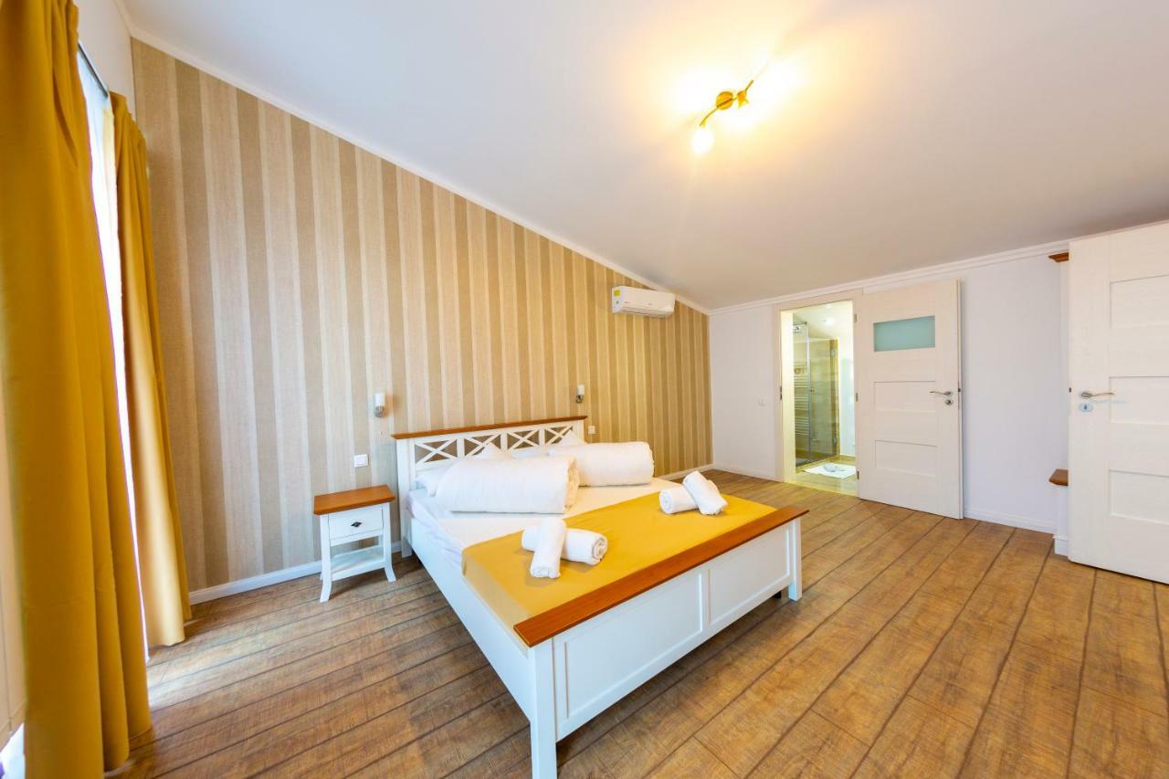Casa Cu Nuc Hotel Alba Iulia Buitenkant foto