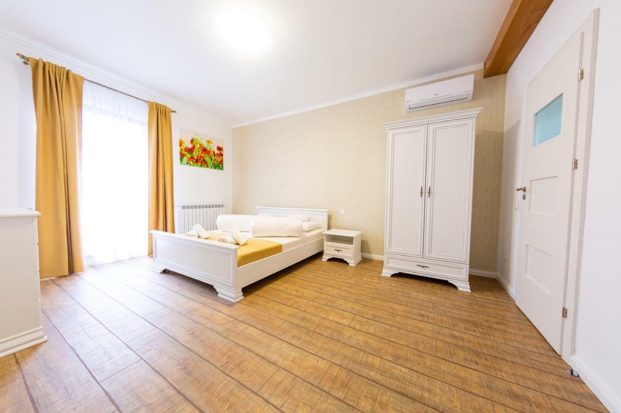 Casa Cu Nuc Hotel Alba Iulia Buitenkant foto