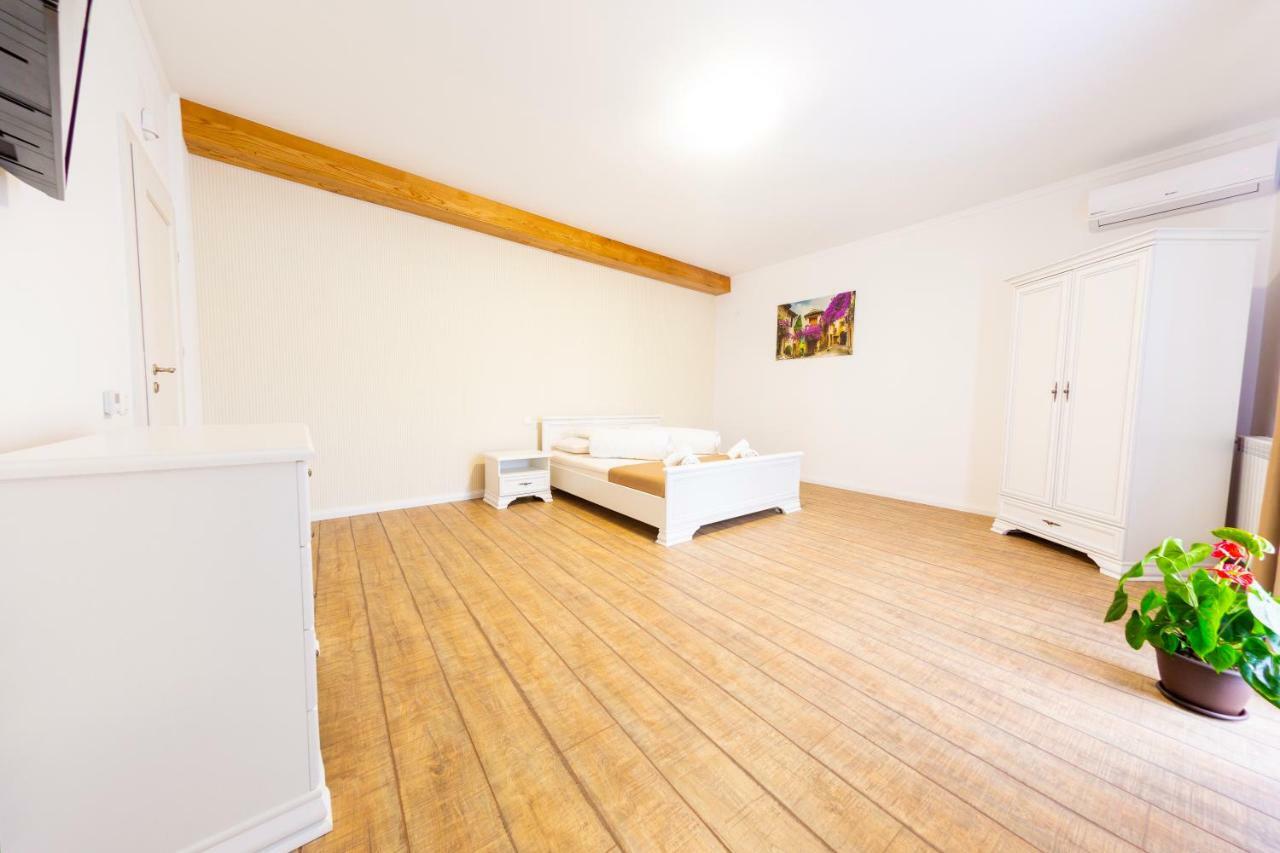 Casa Cu Nuc Hotel Alba Iulia Buitenkant foto